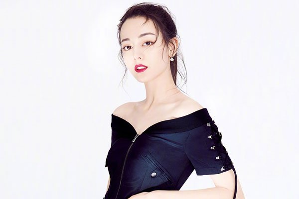 迪丽热巴82张不良照片 进入娱乐圈后私生活混乱是真的吗
