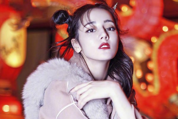迪丽热巴82张不良照片 进入娱乐圈后私生活混乱是真的吗