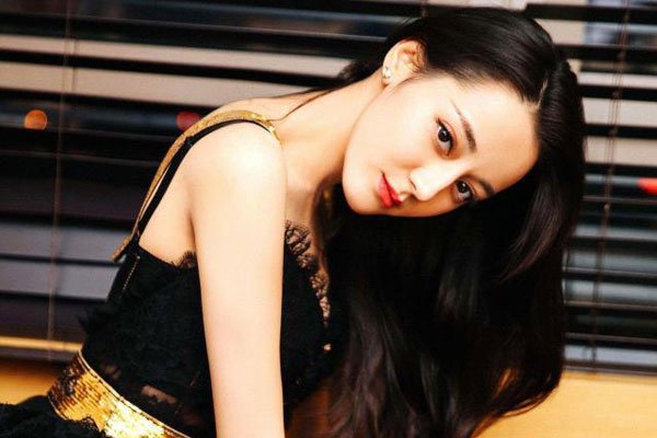 迪丽热巴82张不良照片 进入娱乐圈后私生活混乱是真的吗