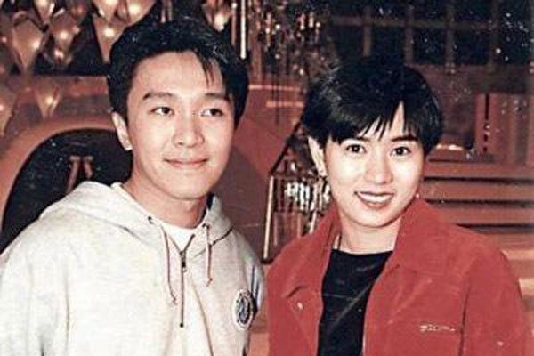周星驰为什么不娶妻 为谁终身不娶心里放不下还是怕被约束