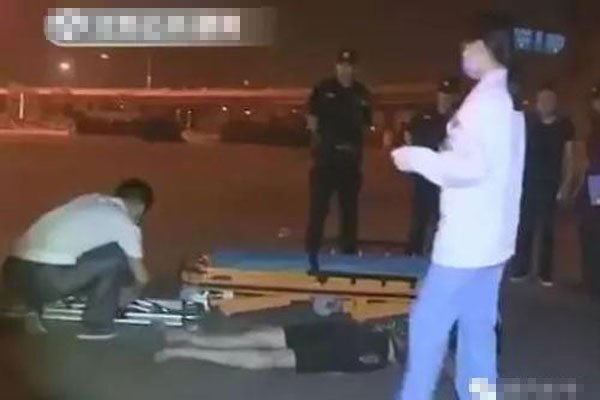 �������¼�׹̨����ô���� �Ͼ�վ̨�¼�Ϊ��Ҫ��¥