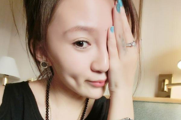 刘大美人纹身关公 不明白这样的人品怎么成的网红