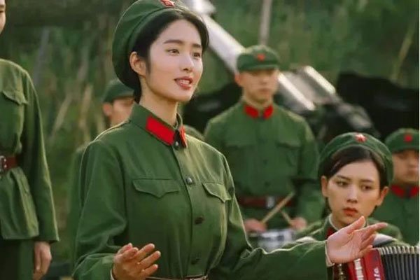 杨采钰刘亦菲都是瘦马 娱乐圈男女没红色背景难保清白
