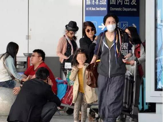 王菲当初怎么会看上李亚鹏 现在与其离婚的真正原因又为什么