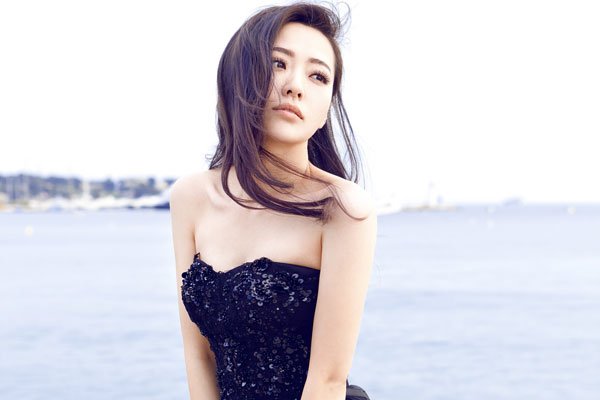 张靓颖R环事件真的假的 为满足冯柯特殊爱好竟然打了乳环