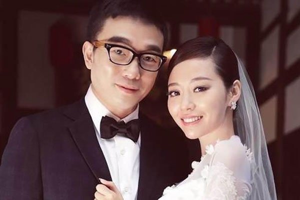 张靓颖R环事件真的假的 为满足冯柯特殊爱好竟然打了乳环