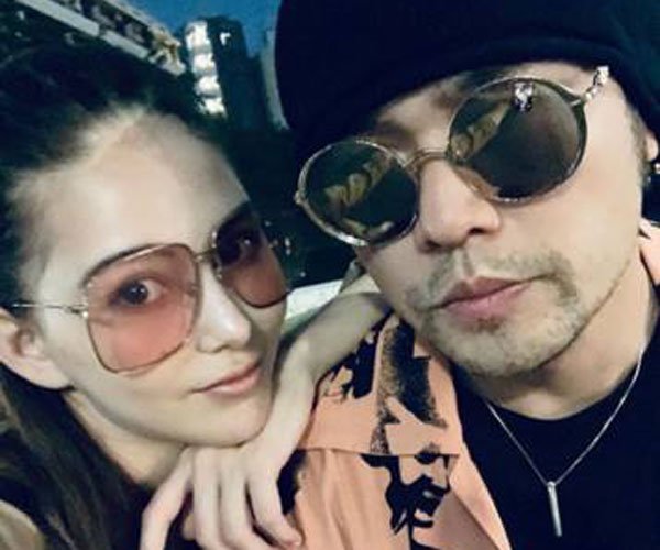 周杰伦夫妇被围堵 实力护妻男人风范令人称赞周杰伦变了