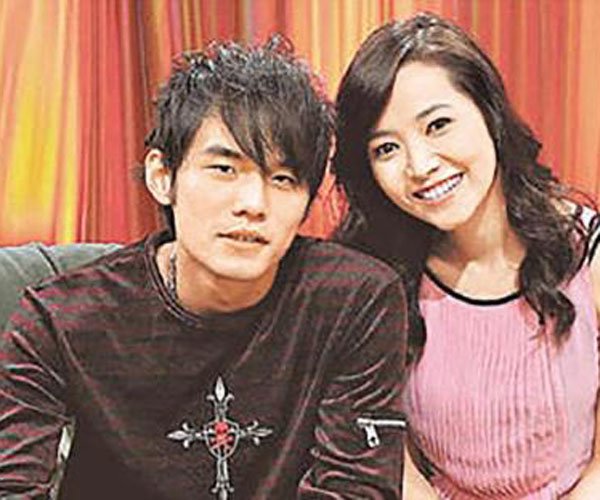 周杰伦夫妇被围堵 实力护妻男人风范令人称赞周杰伦变了