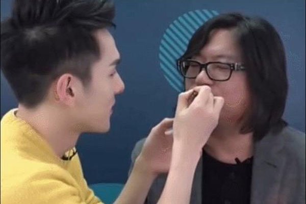 高晓松李健同台涂口红 太惊艳把我给吓住了