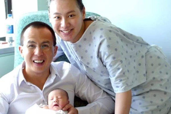 梁洛施孩子有问题吗 三个儿子个个身家百亿,自己也才30岁