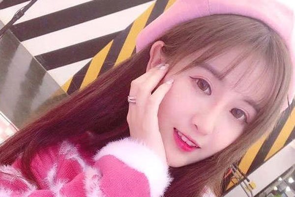 杨清柠为什么会封 黑料这么多父母不管她吗