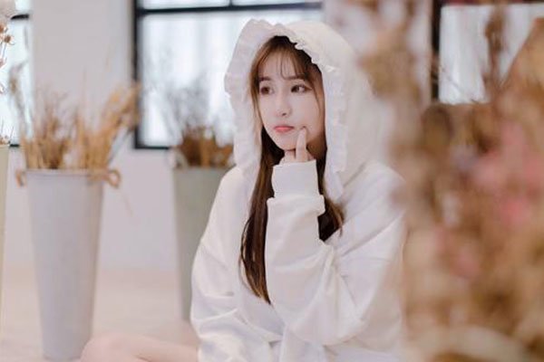 杨清柠为什么会封 黑料这么多父母不管她吗