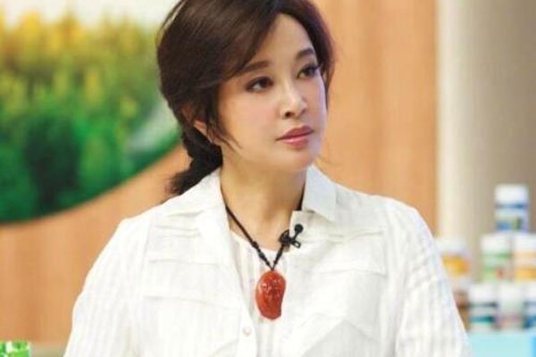 刘晓庆内裤放大照 64岁颜值逆返30青年厉害呀