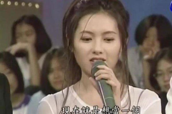 李丽珍三级片盘点 看蜜桃成熟时还是二十年前的事