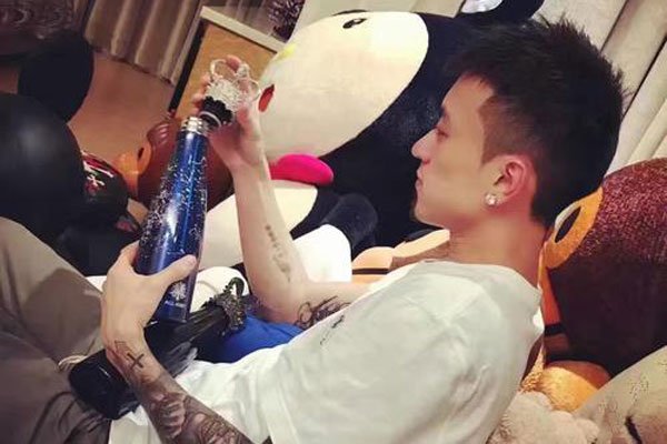 秦奋king出生日期年月 他身边从来没缺过女朋友