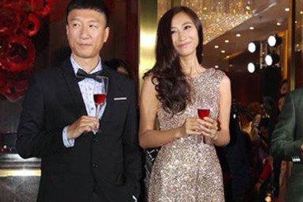 孙红雷前妻丁嘉丽图片 年轻的姐弟恋中年的老少恋