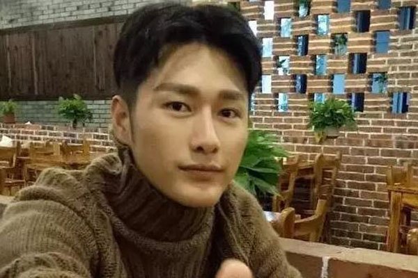 朱梓骁和郭敬明事件怎么回事 郭敬明朱梓骁陈学冬的爱恨情仇