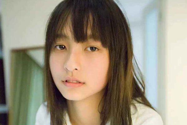 神乐坂真冬2分钟截图动态图 黑历史皮裤被扑到gif