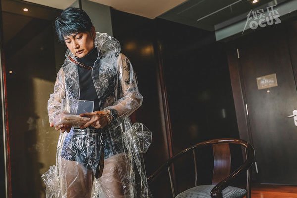 陈志朋为什么穿奇装异服 好好的一个人就作践成这样