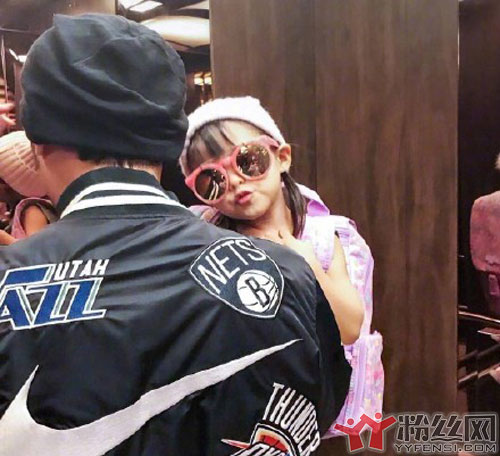 周杰伦女儿正面照片 昆凌找个富二代绰绰有余啦