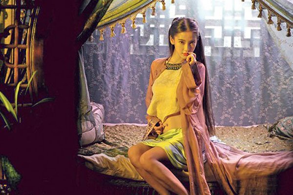 杨颖漏出大胸真的吗 两口子一个就会瞪眼一个就会装逼