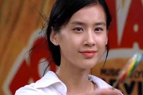 黄圣依裸照裸体戏 黄圣依文章满满的违和感