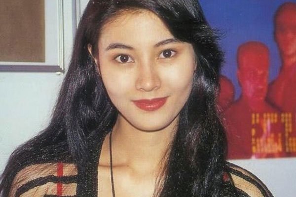 李嘉欣早年纯情三级艳照 青少年时期的女神级影视演员