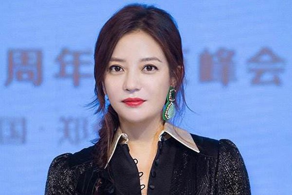 赵薇到底犯了什么事被法院判五年 禁止入市5年是什么意思
