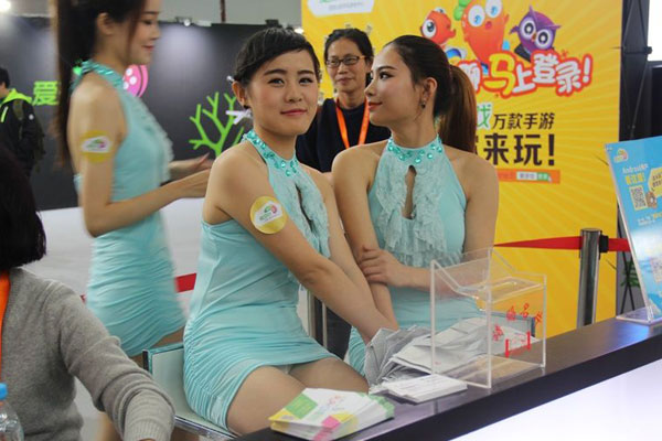 showgirl游艇门评论 大学生兼职模特需要又摸又抱吗