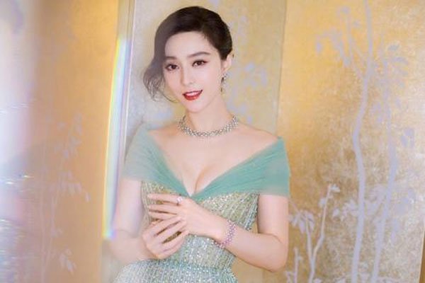 范冰冰的丑事图片 关于这位你觉得她缺露料吗