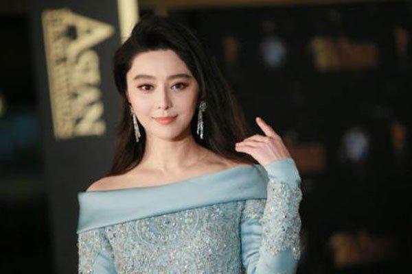 范冰冰的丑事图片 关于这位你觉得她缺露料吗