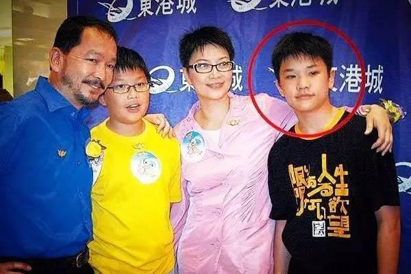 廖启智的大儿廖文哲结婚了吗 廖文哲女装照片变性没有