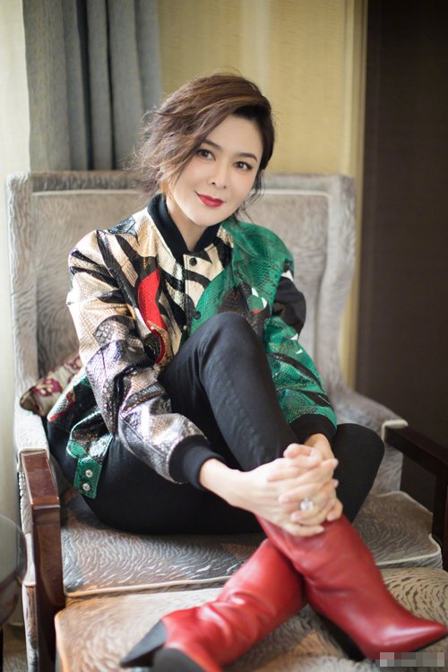 刘銮雄和关之琳高尔夫球事件是怎么回事 关之琳高尔夫球从哪里进去(多少钱一颗)