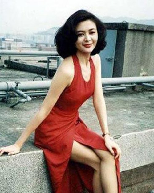 刘銮雄和关之琳高尔夫球事件是怎么回事 关之琳高尔夫球从哪里进去(多少钱一颗)