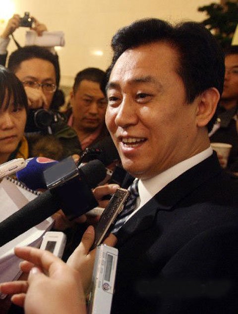 许家印和范冰冰照片关系 范冰冰是许家印的老婆吗(吻别谈合作)