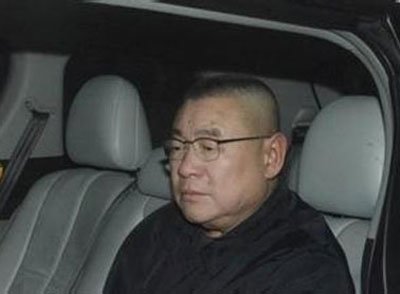 刘銮雄和关之琳高尔夫是怎么回事 两个高尔夫球是怎么放进去的