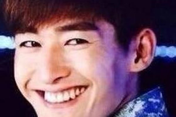 一张叫做张翰眼睛的图片 张翰的眼睛密集恐惧症真够瘆人的