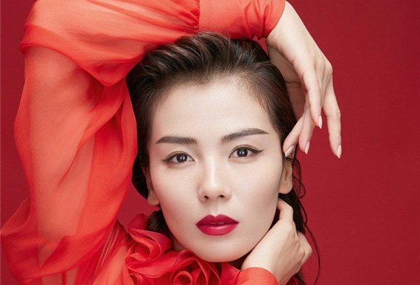 刘涛吊带滑肩事件始末 颁奖典礼掉落p图(肩带突然掉了里边是胸贴)