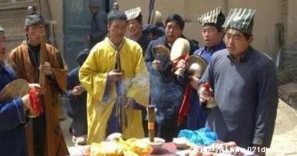 重庆红衣小男孩案件真相涉及国家? 上吊姿势奇怪,重庆男孩红衣道士分析