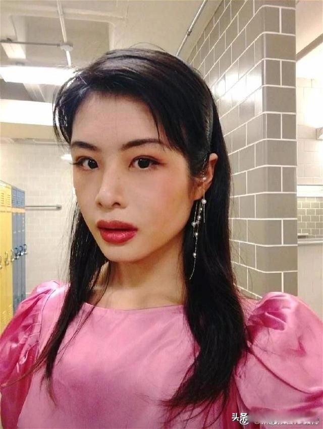 许可馨是开国元勋后代? 父母真实身份已曝光(家庭背景权势吓人)