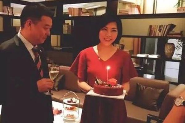 邓煌生活照片 南京皇太后邓煌生日灯光秀属实吗