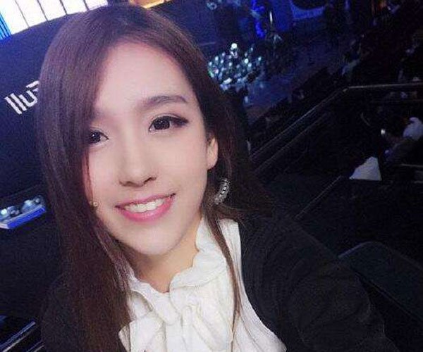 rita电竞椅梗怎么来的 开奔驰喝战马电竞椅上玩rita
