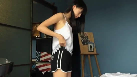 �������������ϼ�� Ellie��������Ů��ģ�ش�������