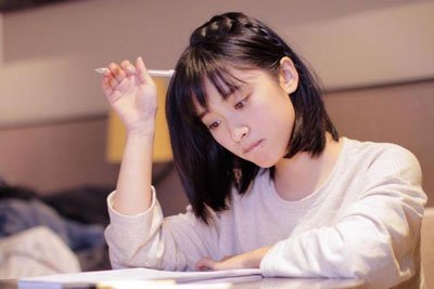 沈月是邱淑贞亲生的吗 演员沈月是谁的女儿?妈妈是哪位