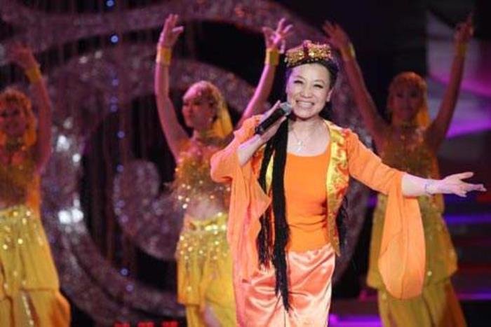 王为念的三个老婆都是谁 现任妻子照片(第一任老婆叫什么名字)