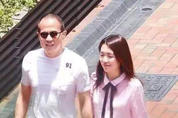 李泽楷为什么只让梁洛施怀孕生孩子 19岁生三子的梁洛施分了多少亿