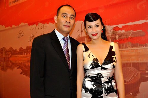 张光北老婆陈炜简历资料 两人大学就已经在一起了