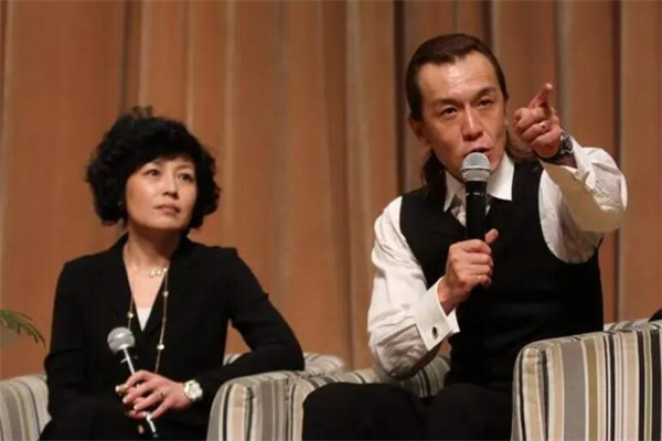 哈文改嫁的丈夫是谁 春晚导演哈文第二任丈夫是谁