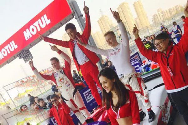 林志颖是f1赛车手吗 获17座冠军奖杯:林志颖赛车什么级别