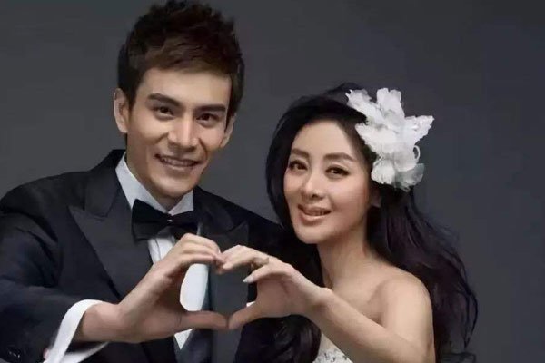 小李琳经超婚变 6岁姐弟恋相互利用离婚了